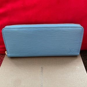 Louis Vuitton Epi leather wallet